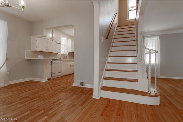 1752 Brainard Road, Lyndhurst, OH 44124