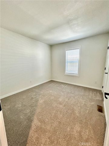 999 S Santa Fe Avenue 60, San Jacinto, CA 92583