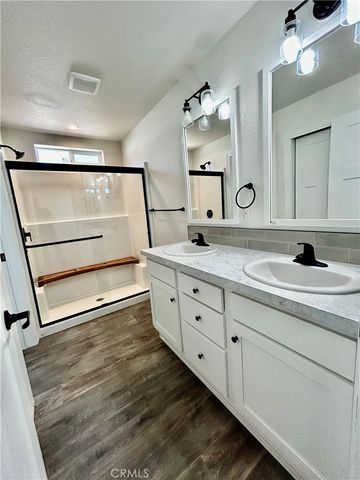 999 S Santa Fe Avenue 60, San Jacinto, CA 92583