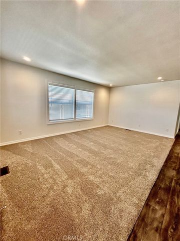 999 S Santa Fe Avenue 60, San Jacinto, CA 92583
