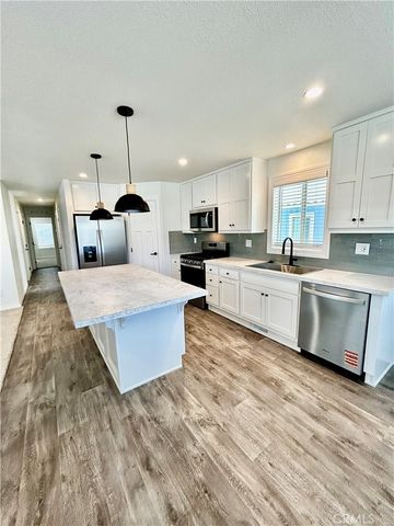 999 S Santa Fe Avenue 60, San Jacinto, CA 92583