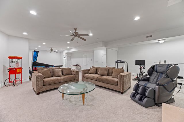3219 University Avenue, Highland Park, IL 60035