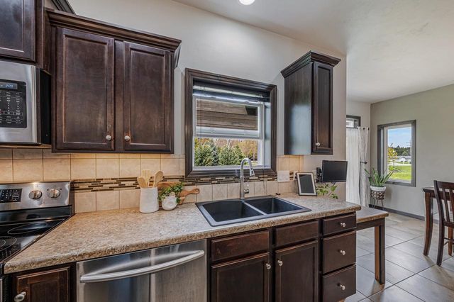 1465 AMENDMENT DRIVE, Neenah, WI 54956