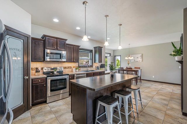 1465 AMENDMENT DRIVE, Neenah, WI 54956