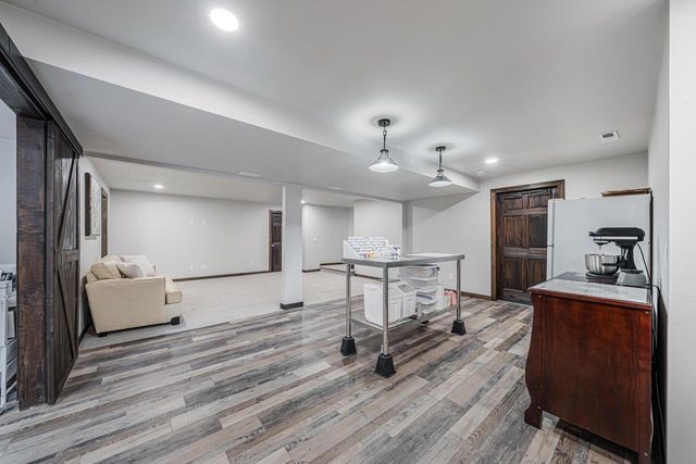 1465 AMENDMENT DRIVE, Neenah, WI 54956