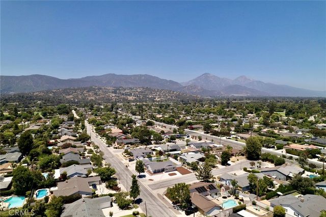 1127 Turning Bend, Claremont, CA 91711