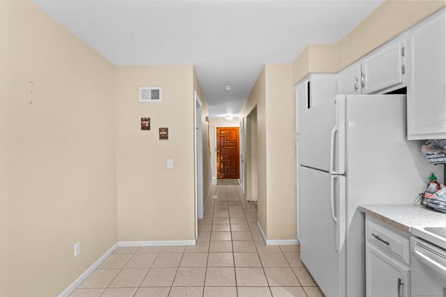 15 Derbyshire 15, Derby, CT 06418