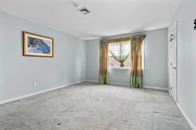 15 Derbyshire 15, Derby, CT 06418