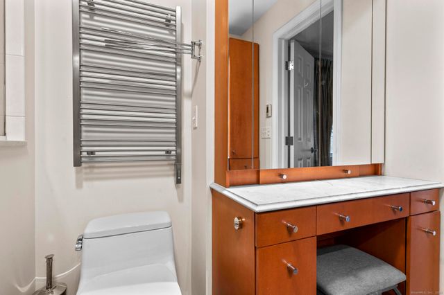 15 Derbyshire 15, Derby, CT 06418