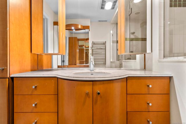 15 Derbyshire 15, Derby, CT 06418