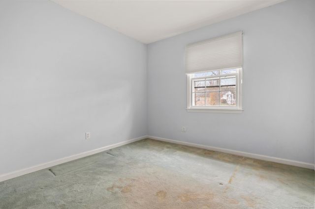 15 Derbyshire 15, Derby, CT 06418