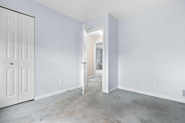 15 Derbyshire 15, Derby, CT 06418