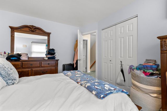 15 Derbyshire 15, Derby, CT 06418