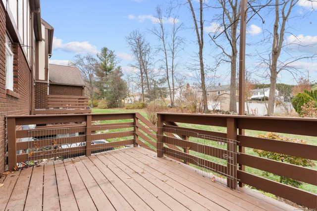 15 Derbyshire 15, Derby, CT 06418