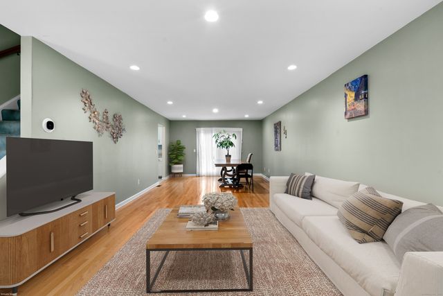 15 Derbyshire 15, Derby, CT 06418