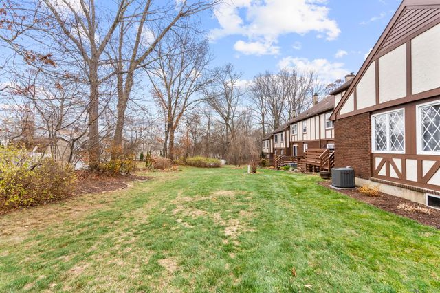 15 Derbyshire 15, Derby, CT 06418