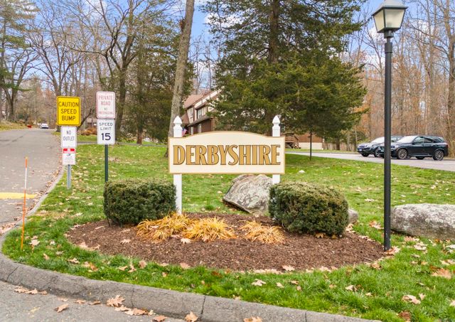 15 Derbyshire 15, Derby, CT 06418