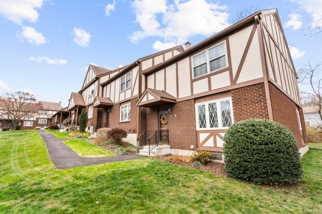 15 Derbyshire 15, Derby, CT 06418