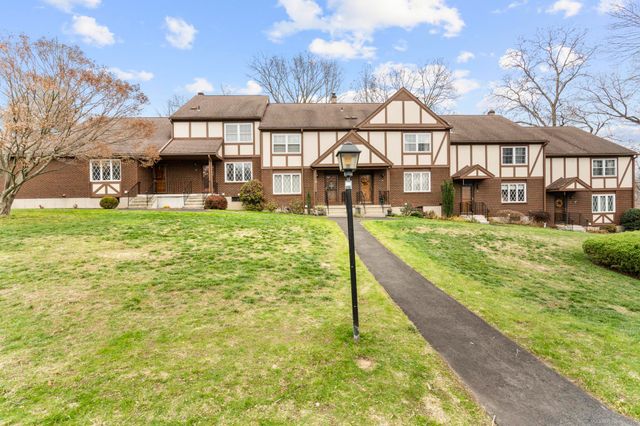 15 Derbyshire 15, Derby, CT 06418