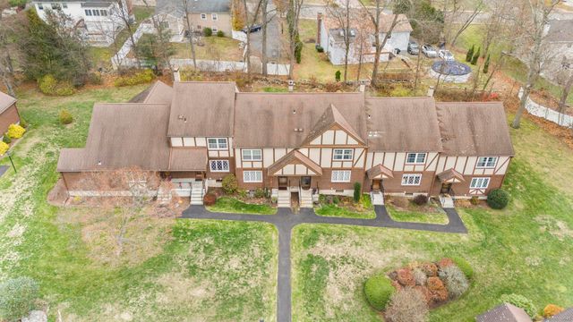 15 Derbyshire 15, Derby, CT 06418