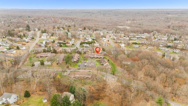 15 Derbyshire 15, Derby, CT 06418