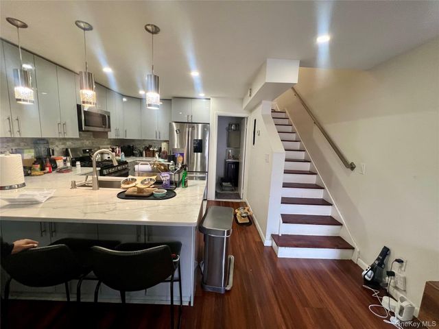 210 Sunset Boulevard, Bronx, NY 10473