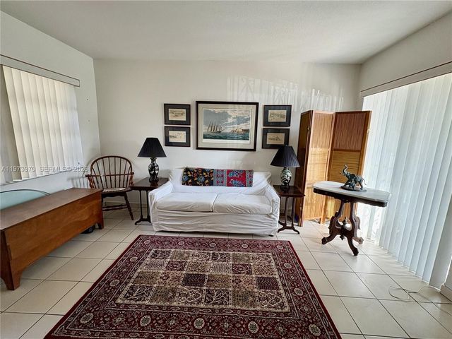 10611 SW 23rd Ter, Miami, FL 33165