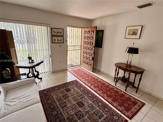 10611 SW 23rd Ter, Miami, FL 33165