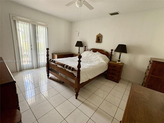 10611 SW 23rd Ter, Miami, FL 33165