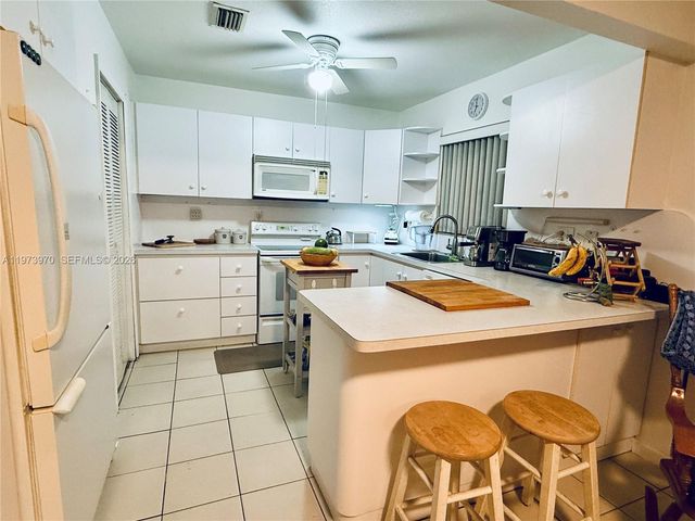 10611 SW 23rd Ter, Miami, FL 33165