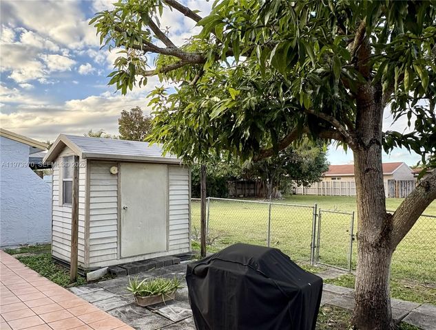 10611 SW 23rd Ter, Miami, FL 33165