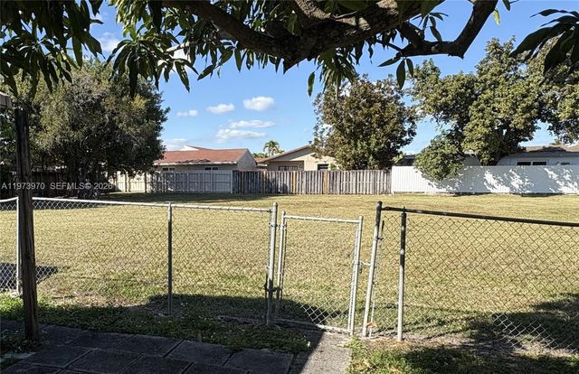 10611 SW 23rd Ter, Miami, FL 33165