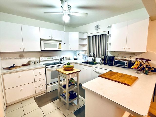 10611 SW 23rd Ter, Miami, FL 33165