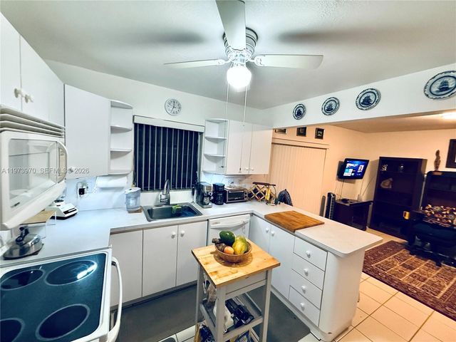 10611 SW 23rd Ter, Miami, FL 33165