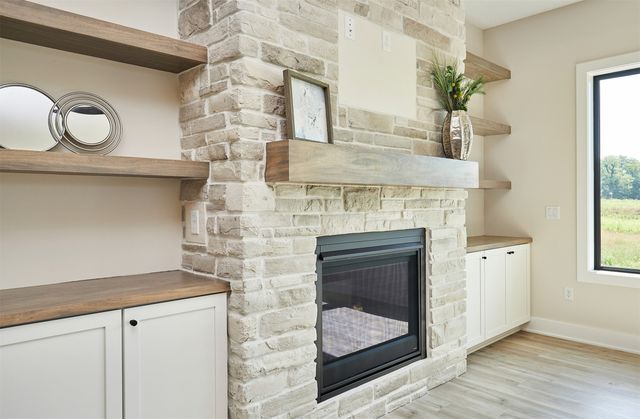 1362 S Lotus Place, West Des Moines, IA 50266