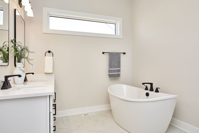 1362 S Lotus Place, West Des Moines, IA 50266