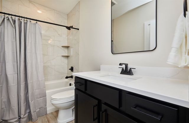 1362 S Lotus Place, West Des Moines, IA 50266