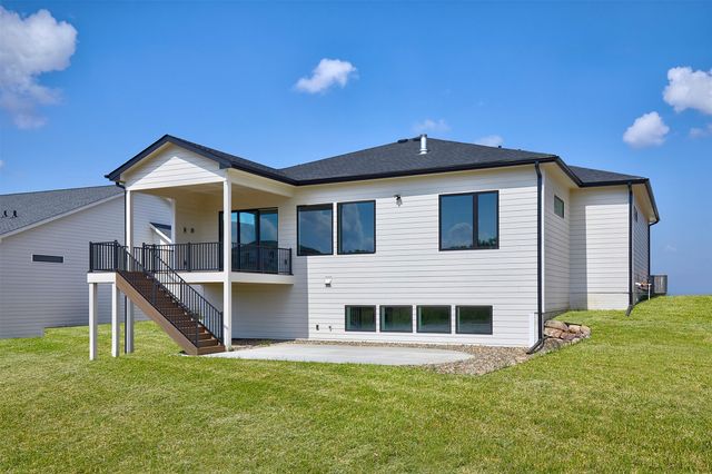 1362 S Lotus Place, West Des Moines, IA 50266