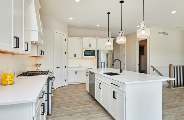 1362 S Lotus Place, West Des Moines, IA 50266