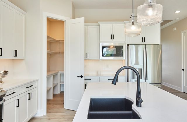 1362 S Lotus Place, West Des Moines, IA 50266