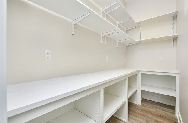 1362 S Lotus Place, West Des Moines, IA 50266