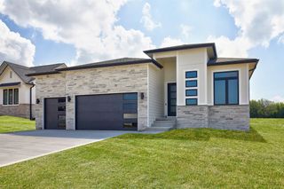 1362 S Lotus Place, West Des Moines, IA 50266