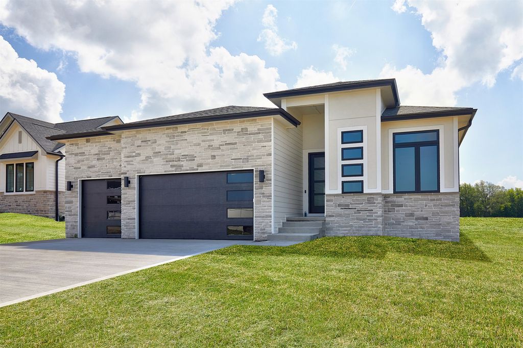 1362 S Lotus Place, West Des Moines, IA 50266