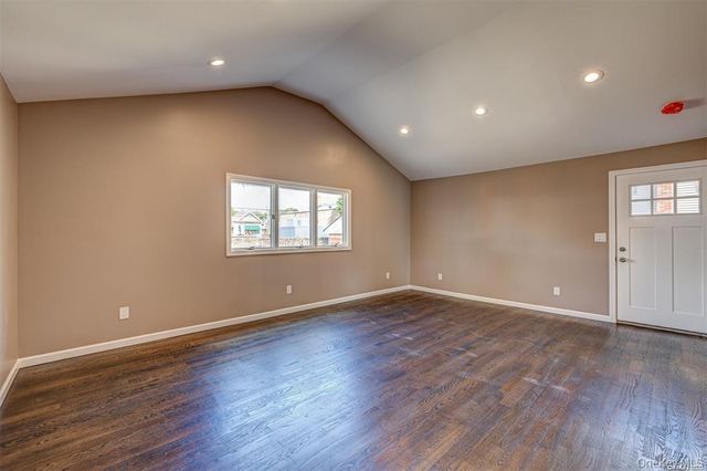 218 E Alhambra Avenue, Lindenhurst, NY 11757