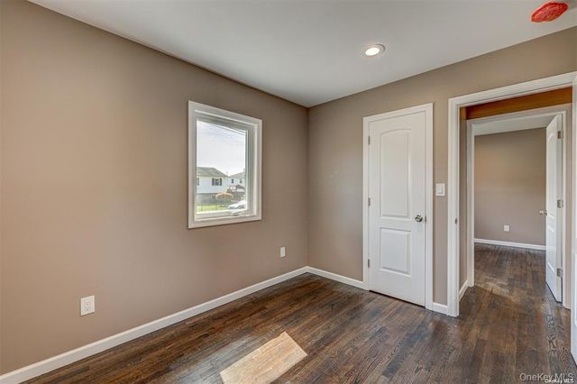 218 E Alhambra Avenue, Lindenhurst, NY 11757