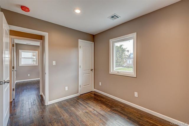 218 E Alhambra Avenue, Lindenhurst, NY 11757