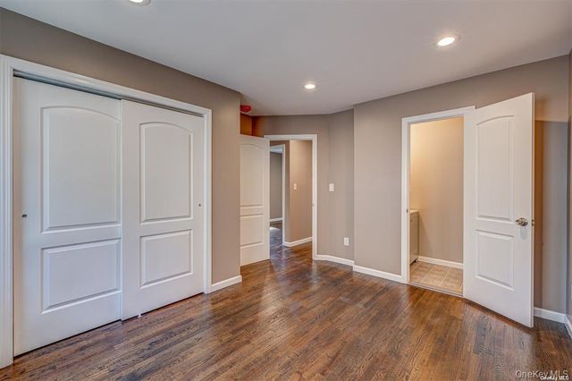 218 E Alhambra Avenue, Lindenhurst, NY 11757