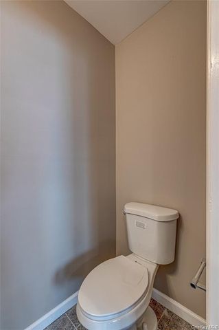 218 E Alhambra Avenue, Lindenhurst, NY 11757