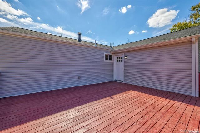 218 E Alhambra Avenue, Lindenhurst, NY 11757