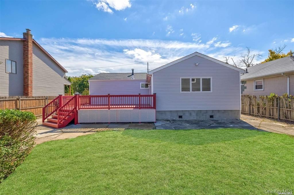 218 E Alhambra Avenue, Lindenhurst, NY 11757 — photo 3